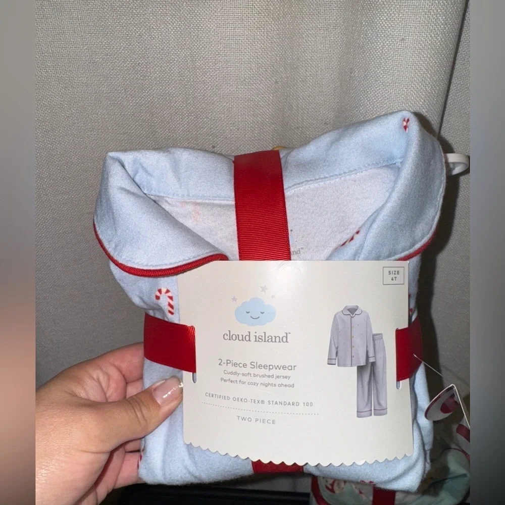 Cloud Island target two kids Christmas pajamas Sz 4t